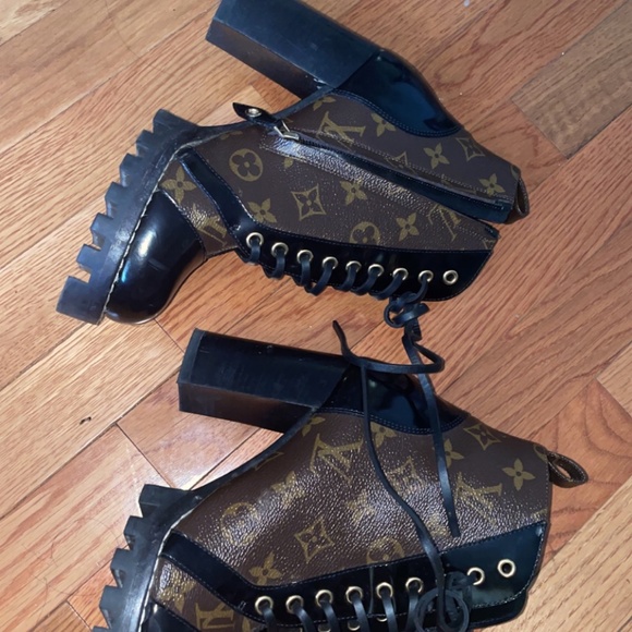 Louis Vuitton boots - Picture 1 of 3